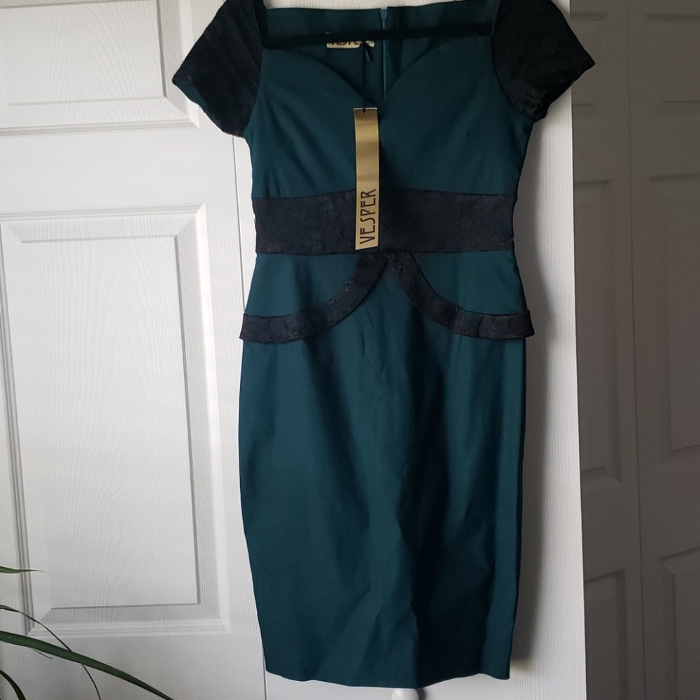 Emerald green short sleeve dress